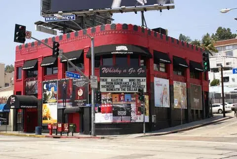 Легендарный клуб Whisky A Go Go как он выглядит сегодня Джим Моррисон И - фото 121