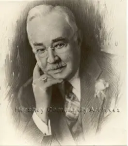 Милтон Херши с кольцом подаренным его служащими на 80летний юбилей 1941 - фото 162