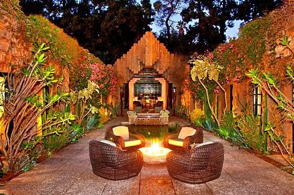 Роскошный дом Джорджа Ходела в стиле храма майя как он выглядит сегодня В 1958 - фото 191