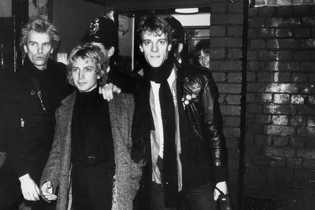 Группа Police В 2002 году Стюарт Коупленд в течение непродолжительного - фото 256