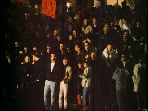 Сцены бунта скриншоты фильма Модник Мондо Пандора был небольшим - фото 155