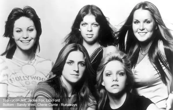 Runaways До создания Runaways Фоули больше всего гордился записью в 1969 году - фото 49