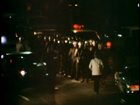 Сцены бунта скриншоты фильма Модник Мондо Тем не менее объявление о его - фото 156