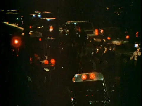 Сцены бунта скриншоты фильма Модник Мондо Даже если бы песня и была об - фото 157