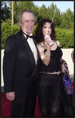 Дэвид Кэррадайн с женой Мариной Андерсен Согласно Эйнарсону Кларк пытался - фото 186