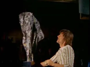 Вито восхищается одним из своих шедевров в фильме Мондо Голливуд В - фото 63