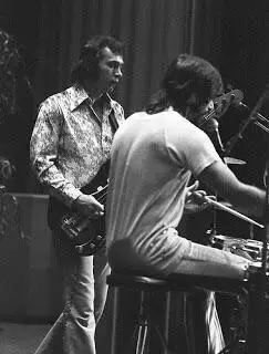 Брайан Коул Следующее на внесение в наш список имя Брайан Коул басгитарист - фото 95