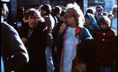 Вито и Зау на улицах ХейтЭшбери в фильме Восстание хиппи По причинам - фото 53