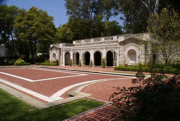 Скромный дворик на территории усадьбы Грейстоун Массивное на 46000 квадратных - фото 112