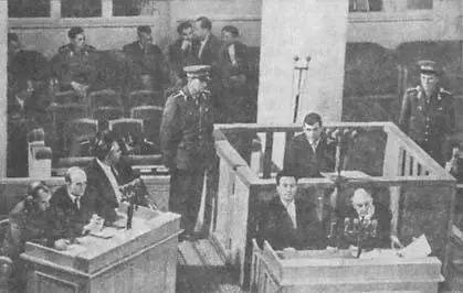 Ф Пауэрс на скамье подсудимых Процесс привлек к себе внимание миллионов людей - фото 31