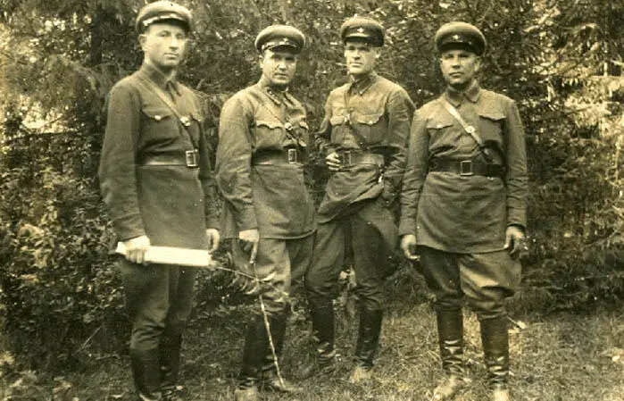 Эти провожали а эти встретили Почти никто из того поезда живым из - фото 37