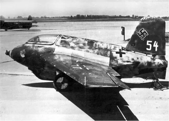 Один из двух Me 163В доставленных в США в качестве трофеев Второй Me 163B - фото 100