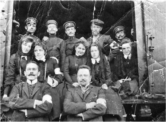 ВФ ВойноЯсенецкий с персоналом Читинского военного госпиталя 1904 г Чита - фото 3