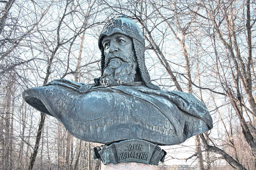 Бюст Юрия Долгорукого в ПереславлеЗалесском Ярославу нелегко было удержаться - фото 12