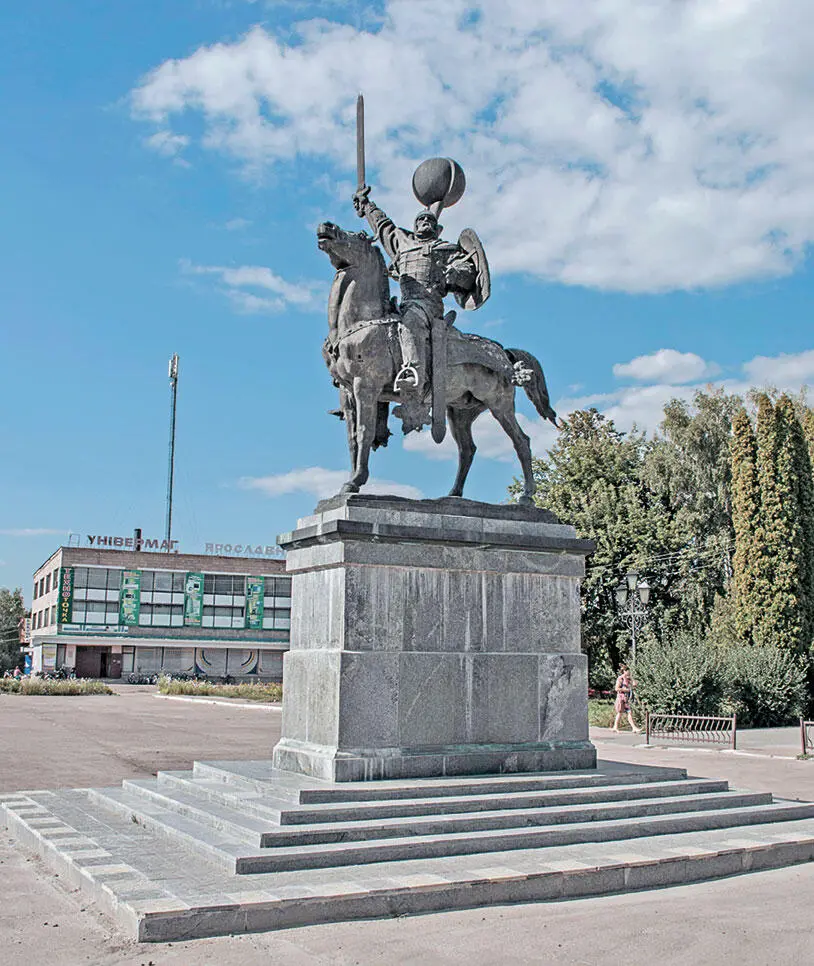 Памятник князю Игорю НовгородСеверский Перейдя Днепр у Переволочны армия - фото 30