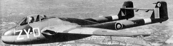 Вампир F1 из состава 247й эскадрильи 1946 г Первые 16 истребителей - фото 13