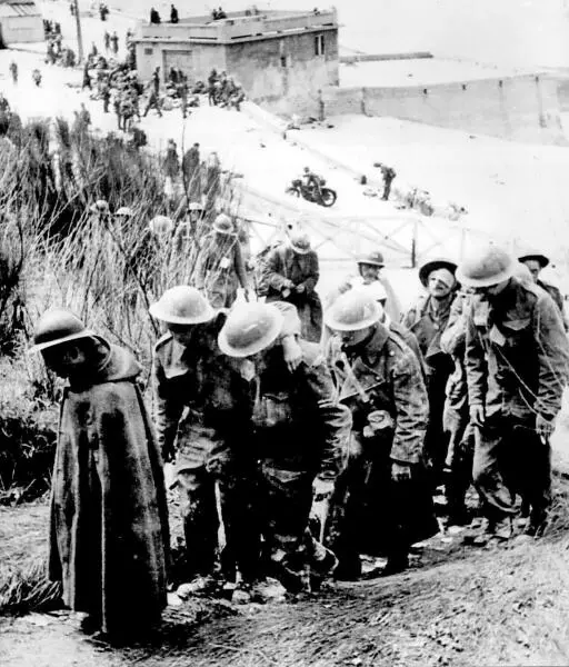 Английские и французские военнопленные Северная Франция лето 1940 года Как - фото 23