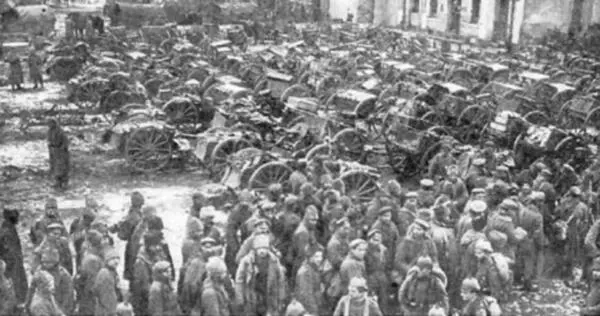 Русские пленные солдаты и артиллерия захваченные под Танненбергом 1914 год - фото 24
