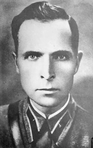 Комбриг ДВ Аверин К сожалению подвиг Девятаева действительно не был - фото 39