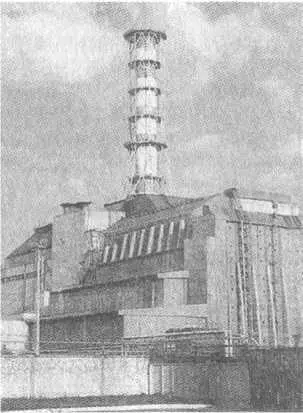 Саркофаг над четвертым энергоблоком Чернобыльской АЭС Не довольствуясь тем - фото 7