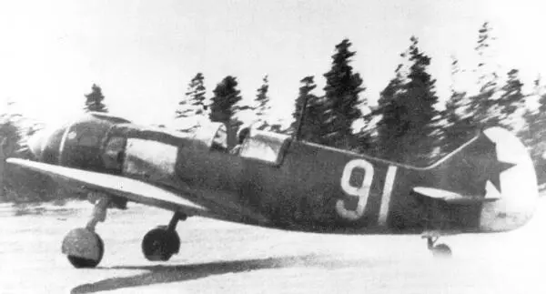 Один из Ла5 с мотором М82Ф идет на взлет В боях с Мессершмиттами Bf109F4 - фото 29