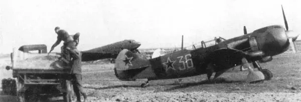 Обычные будни полевого аэродрома На переднем плане Ла5ФН из 159 ИАП Самолеты - фото 82