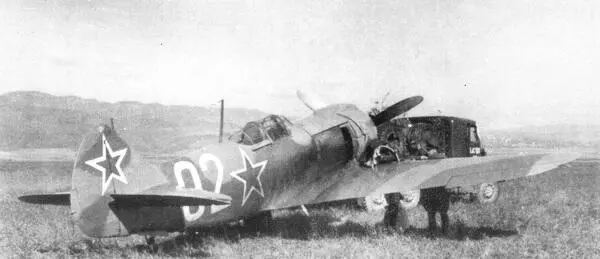 Заправка Ла5ФН надпоручика Чабера Основная часть чехословацкого полка - фото 97