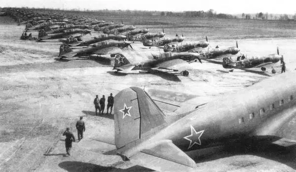 Парад 1й чехословацкой смешанной авиадивизии на аэродроме Поремба 26 апреля - фото 107