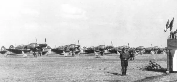 Самолеты 1й чехословацкой смешанной авиадивизии на аэродроме Поремба Обратите - фото 108