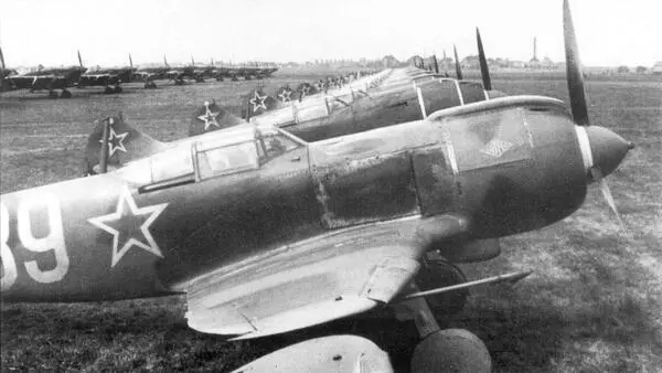 Парад 1й чехословацкой смешанной авиадивизии на аэродроме ПрагаЛетнани 1 июня - фото 110