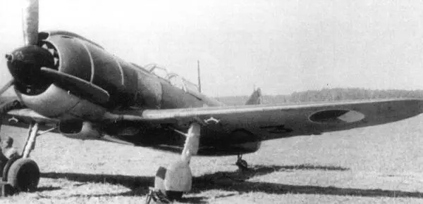 Ла5ФН в стандартном послевоенном чехословацком камуфляже зеленого и голубого - фото 118