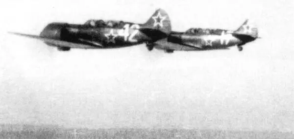 Пара учебных Ла5УТИ бн 12 и 17 перегоняемые чехословацкими пилотами из - фото 126