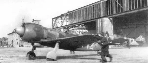 В чехословацких авиаполках самолеты с одинаковыми бортовыми номерами не были - фото 129