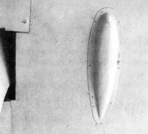 Обтекатель закрывавший узел установки бомбодержателя имел одинаковую - фото 174