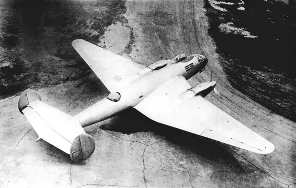 ДБ240 на испытаниях весной 1940 г Фонарь кабины пилота смещен влево от - фото 20