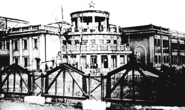 После внезапного для руководителей завода 39 завершения серийного - фото 145