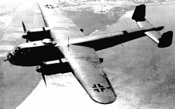 А вот Do 217 до тиражей Ju 88 и He 111 не дотянул Виккерс Веллингтон - фото 148