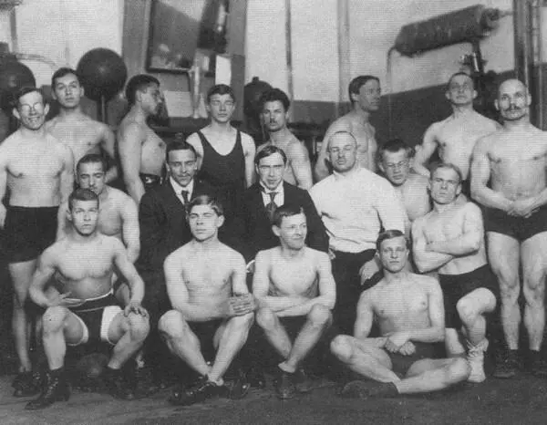 Иван и Борис оба в очках среди друзейспортсменов общества Сокол 1914 г - фото 10