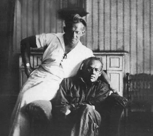 Борис и Иван в Одессе 1921 г Иван Солоневич в третьем ряду шестой слева - фото 12
