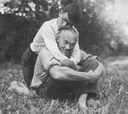 С сыном Юрием Салтыковка 1927 г Счастливые дни в Салтыковке Конец 1920х - фото 16