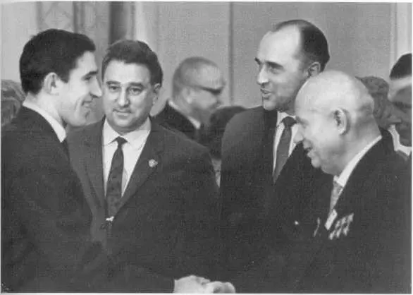 На чествовании победителей Олимпиады 1964 года в Доме приемов правительства - фото 26