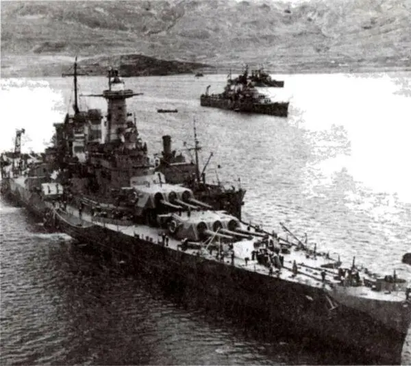 Линкор США Вашингтон и HMS крейсер Норфолк в СкапаФлоу Май 1942 года - фото 9