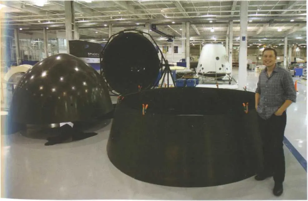 С годами амбиции SpaceX росли и дело дошло до создания космического корабля - фото 12