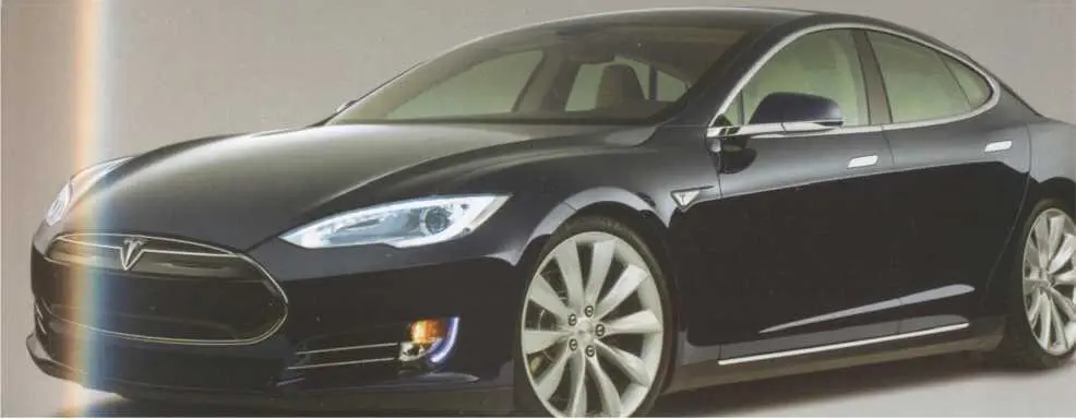 Продажи Model S начались в 2012 году Электромобиль получил большинство главных - фото 19