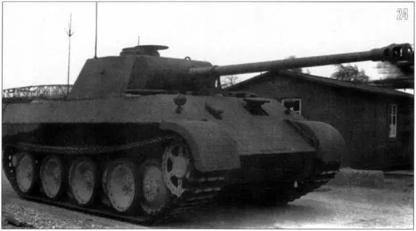 24 Тот же командирский танк Pz Bet Panther что и на фото 22 вид спереди - фото 26