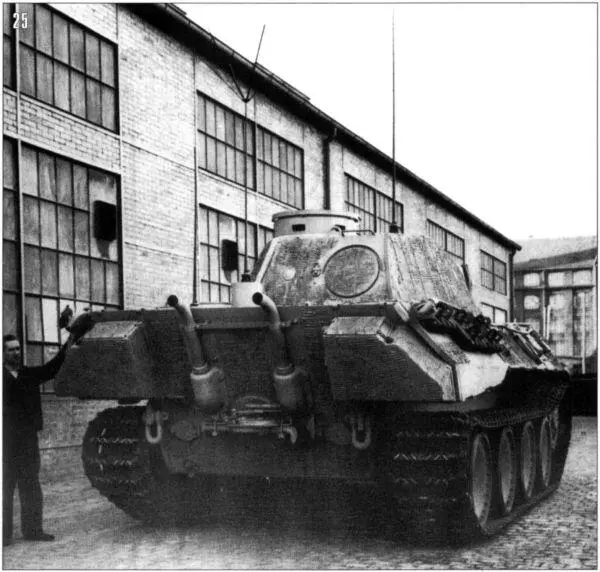 25 Та же командирская Пантера Pz Bef Panther что и на фото 23 вид сзади - фото 27