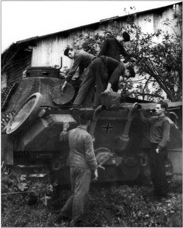 48 Заправка горючим танка Пантера Ausf D 10я танковая дивизия Франция - фото 50
