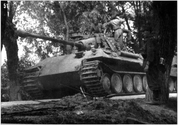 51 Пантера Ausf D позднего выпуска правая фара на лобовом листе корпуса - фото 53