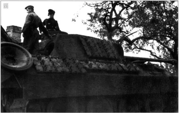 55 На этой Пантере экипаж в качестве дополнительной защиты от вражеских - фото 57