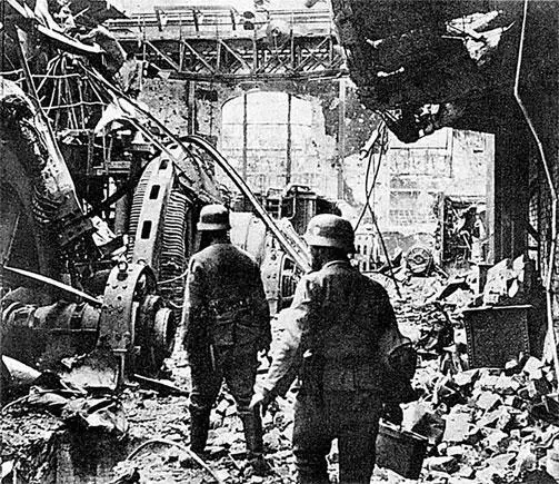 Немецкая пехота занимает разрушенный цех Октябрь 1942 года Почетный снайпер - фото 31